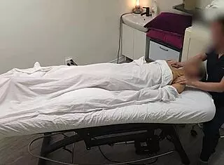 I’m obsessed with Sarah, young Indian college student, her sexy body during first massage was unreal
