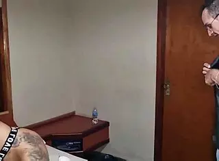 no motel com amante, swingin hard... damn typo