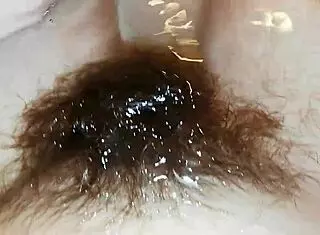 Wow, check out this hairy bush underwater in a super hairy pussy fetish clip!