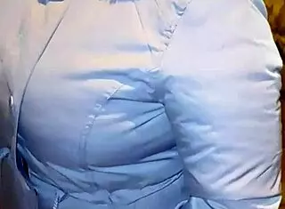 My madrastra's so hot on the street!