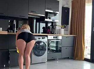 i watch maid clean n dream bout sexin her