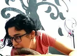 carahoneyy makes me cum three times, swallows it all