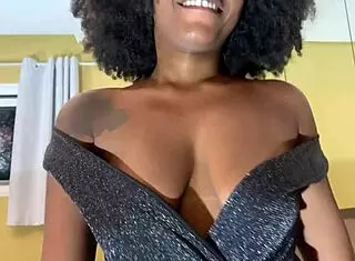 Kiara's First Hotel Footjob with Capoeira