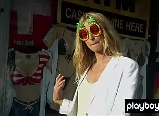 澳洲巨乳Lisa Seiffert戶外秀辣身材性感pose