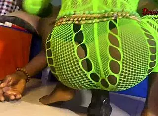 Does Vera know how to satisfy herself with her toy and a big dick? She uses her oiled body for blowjob and creampie in this homemade session.