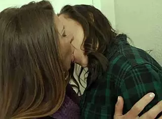 Brunette Sinn Sage Drills Ariex Xs Pussy with Dildo