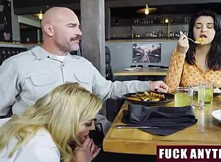 I’m hooked on freeuse waiter letting me bang her anytime