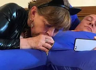 猫奶奶给超人狂野深喉口爆