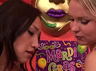Lesbians Lick Pussies And Use Toys To Orgasm!