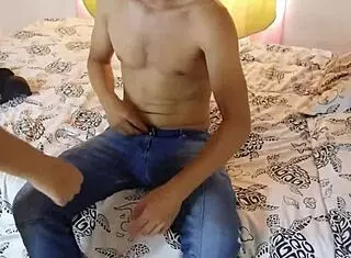 Hey, this perverted stepfather breaks his 18-year-old stepdaughter's pussy roughly! 😈