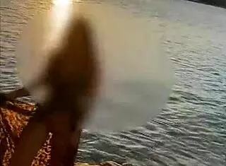 i showed my pussy on the beach without panties, feeling so sexy outdoors.