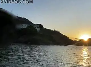 i showed my pussy on the beach without panties, feeling so sexy outdoors.