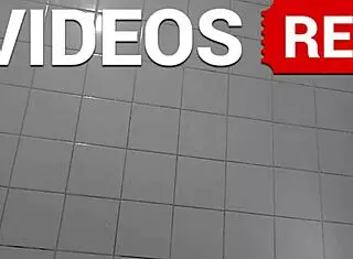 Sexy Black Amateur Shows Long Legs in Shower