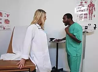 最骚医生Joslyn Jane骑Rome Major射满大奶臀