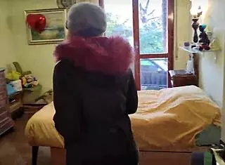 Lost in the woods, a cyclist takes me to his house with italian dialogues