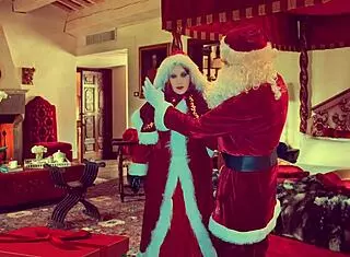 Granny Carmen Claus In A Cheating Christmas Elf Fuck With Santa's Interruptus