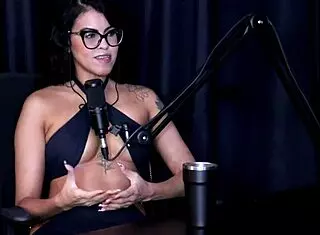 bia hot shares how she started, overcame insecurities in producer films, and how internet changed lives - preliminares podcast