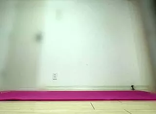 ストレッチ中のぽっちゃり巨乳ちゃんをおもちゃでいじめてぶっかけセックス