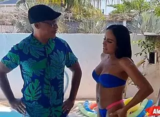 A gostosa me convenceu a me pagar transando comigo e me dar a bunda