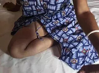 Riya bhabhi alone at home gets fucked