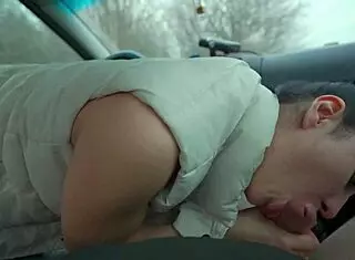 Beauty Intensely Sucks Off In Her Car