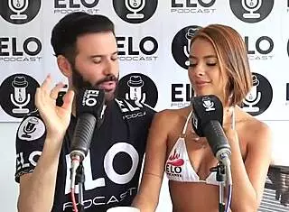 La Hermosa Modelo Aisha Cuenta Como Le Gusta Follar