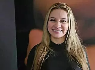 the owner of this brothel wants to try my verga, i let her lick it and stuff