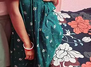 印度处女女孩被男友用力手指，哇！