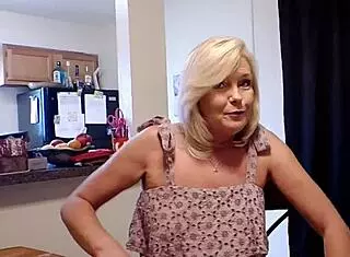 The Housewife Offers Her Pussy as Payment for the Dirty Talk Session