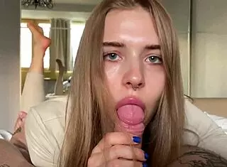 Californiababe Licks Feet And Gets Fucked In Doggy Position