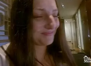 忍不住浴袍凯蒂·罗斯狂野巨乳性爱