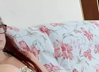 Minha Meia-Irmã Estuda Sem Calcinha, Revelando Segredos Tabu Em Casa Com Contrastes Provocantes